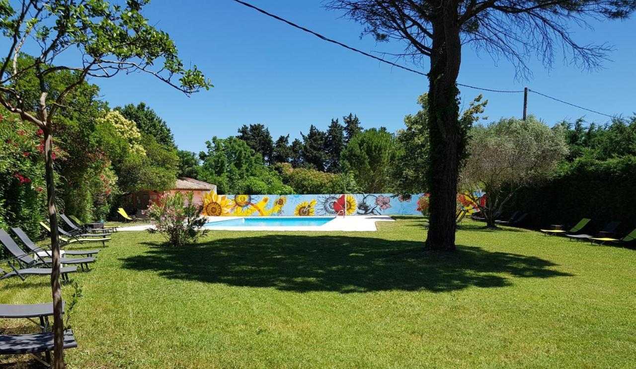 Logis Hotel Restaurant La Ferme Avignon Exterior photo