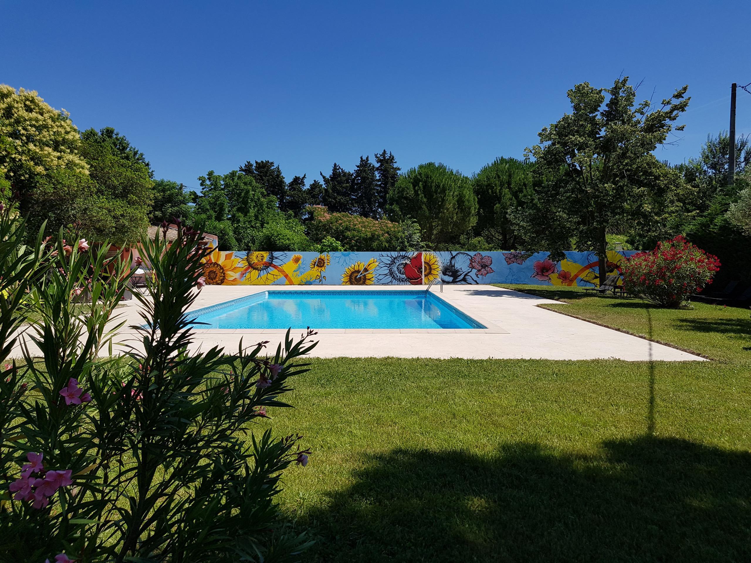 Logis Hotel Restaurant La Ferme Avignon Exterior photo