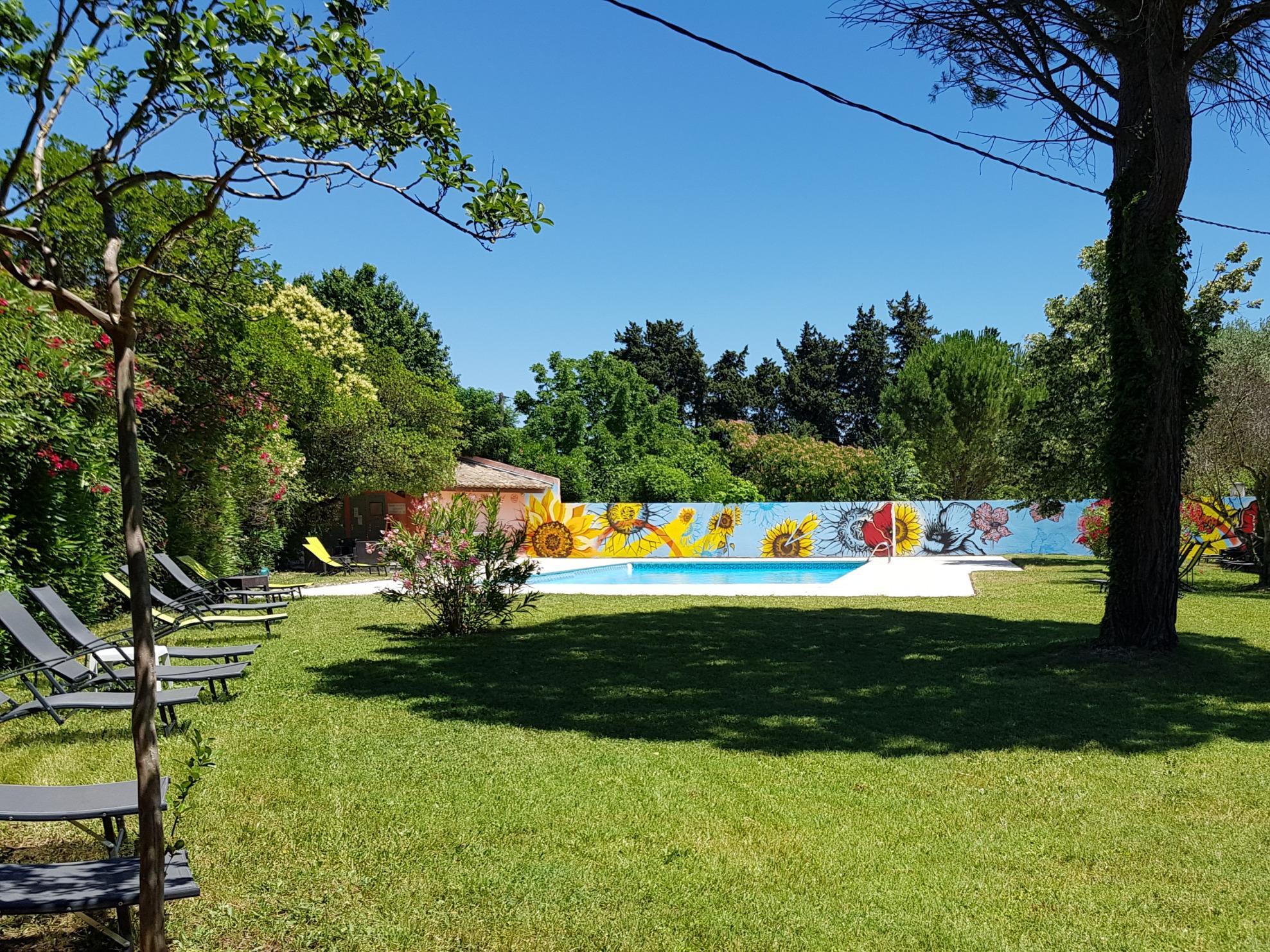 Logis Hotel Restaurant La Ferme Avignon Exterior photo