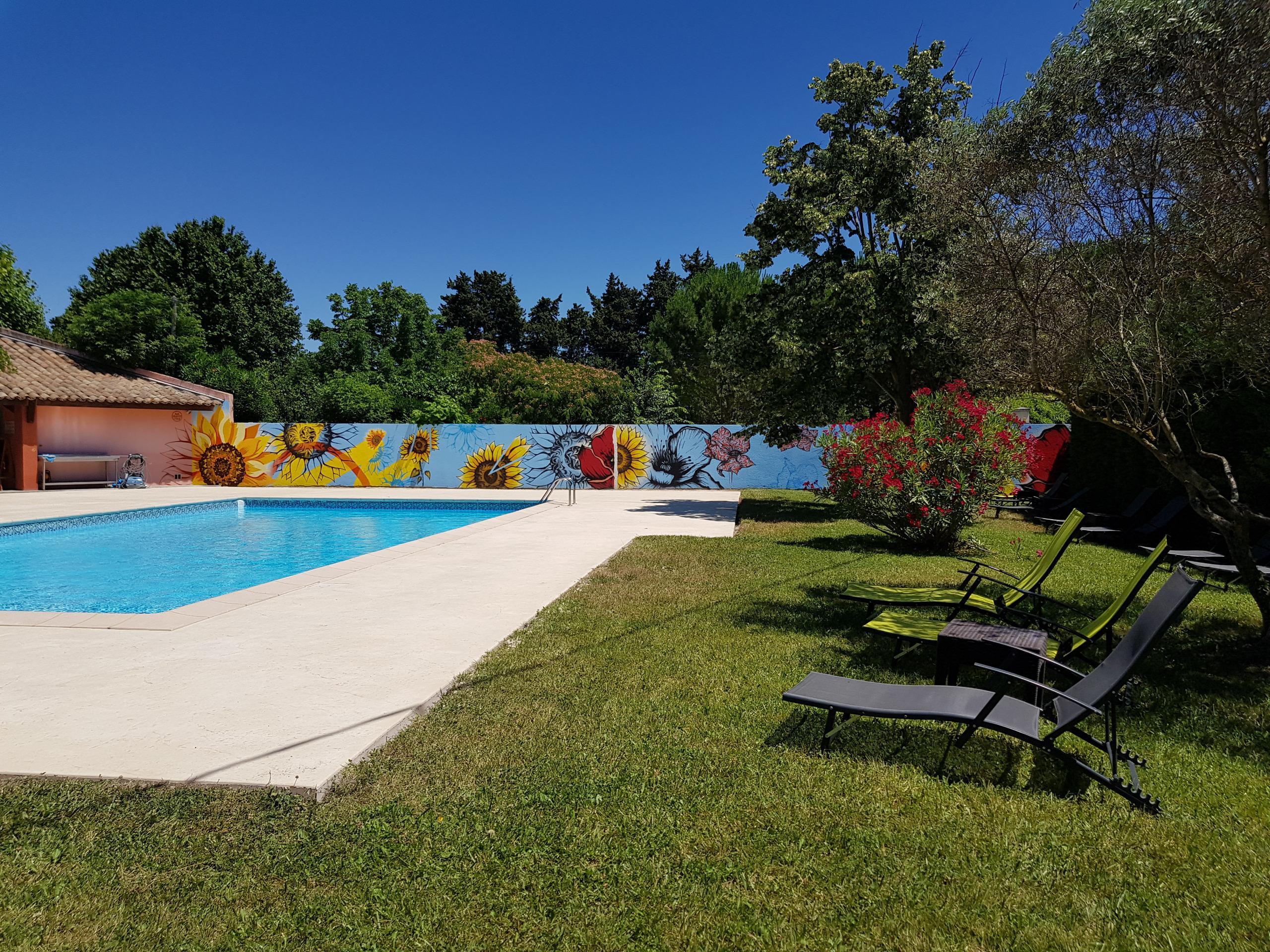 Logis Hotel Restaurant La Ferme Avignon Exterior photo