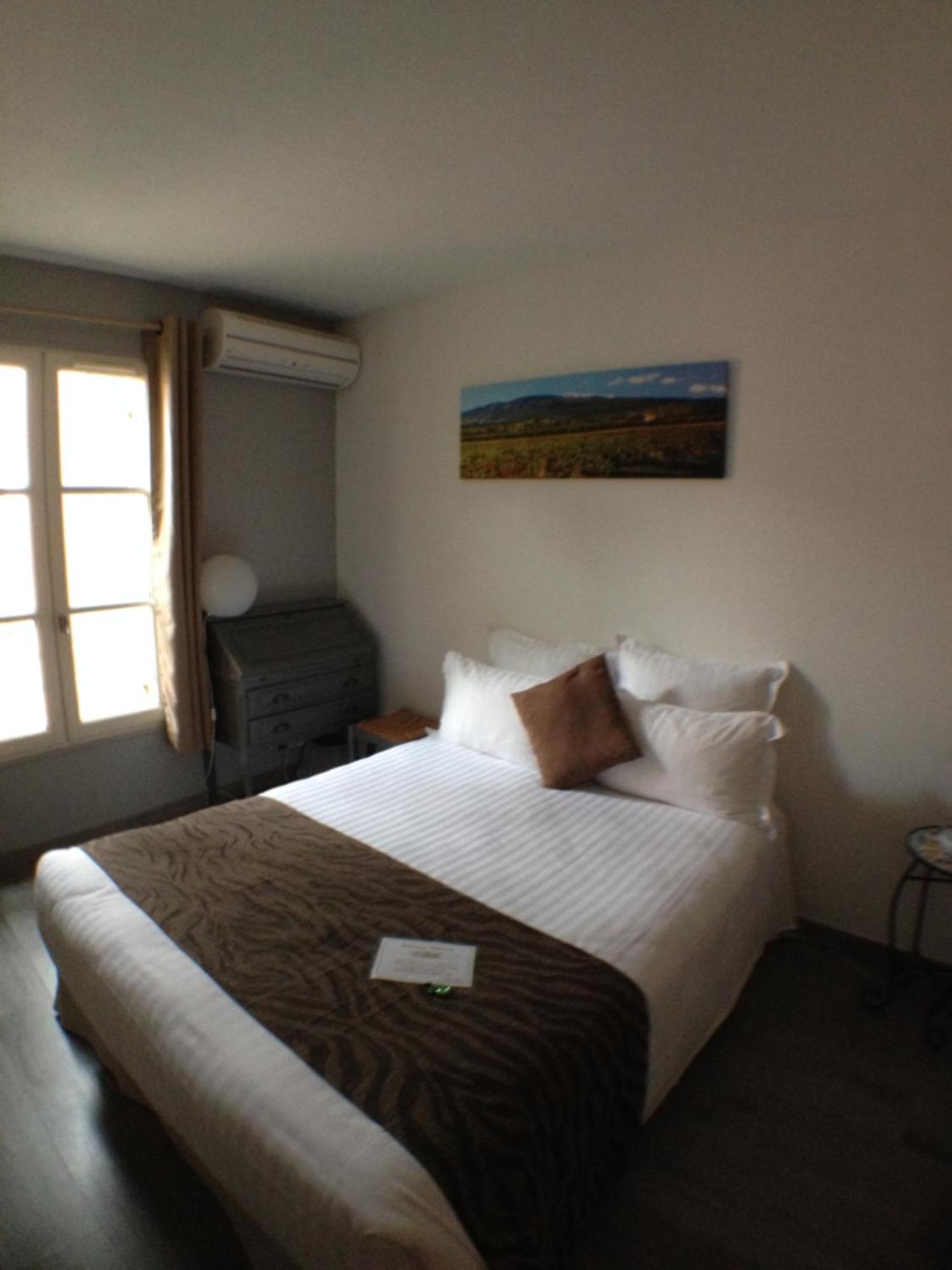 Logis Hotel Restaurant La Ferme Avignon Room photo