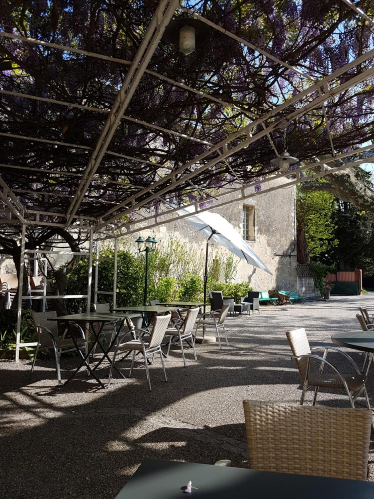 Logis Hotel Restaurant La Ferme Avignon Exterior photo